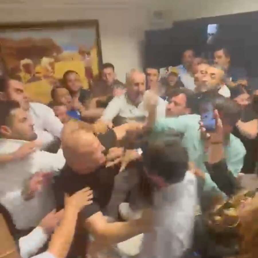 Seçimlerde tekme tokat kavga... CHP ve Yeni Parti anlaşamadı! Menderes Belediyesi Başkanvekilliği seçimini AK Parti adayı kazandı