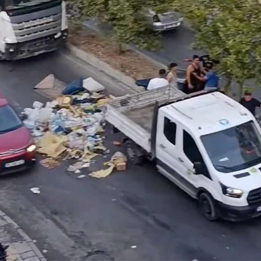 İzmir'de çöp sorunu bitmek bilmiyor...Halk canından bezdi! Sıradışı eylem görenleri şaşırttı