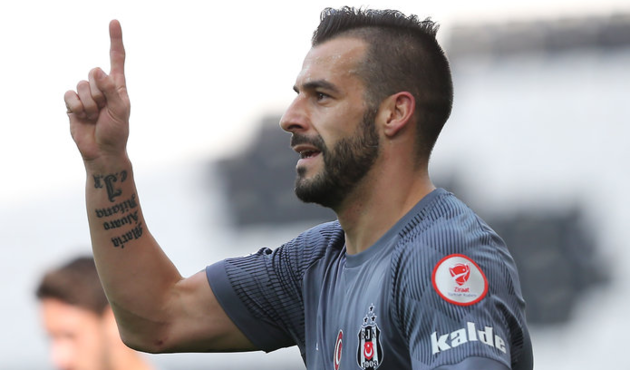 Negredo ilk 90 dakikasında 4 gol attı! Gomis'e nazire yaptı...