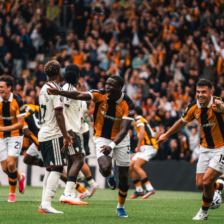 Acun Ilıcalı'nın Hull City'si Premier Lig'e tarihi zaferle başladı! Manchester United'ın fişini ilk yarıda çektiler