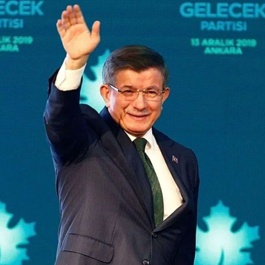 Ahmet Davutoğlu'nun "iktidara geleceğiz" diyerek kurduğu Gelecek Partisi resmen feshedildi