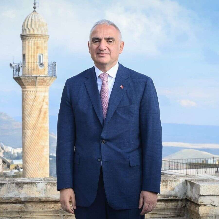 Depremde hasar gören iki tarihi cami Mevlid Kandili’nde yeniden ibadete açılıyor