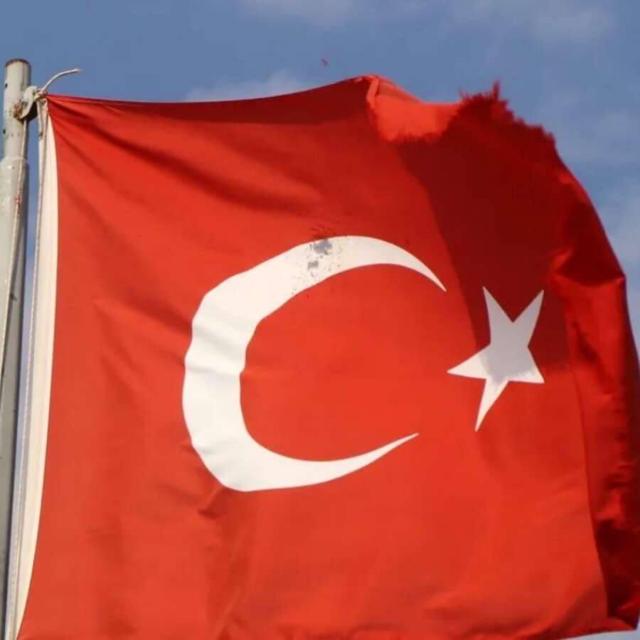 Burdur'da şanlı Türk Bayrağı'na alçak provokasyon: Kurşun yağdırdılar! Valilik devrede: Hesabı sorulacak