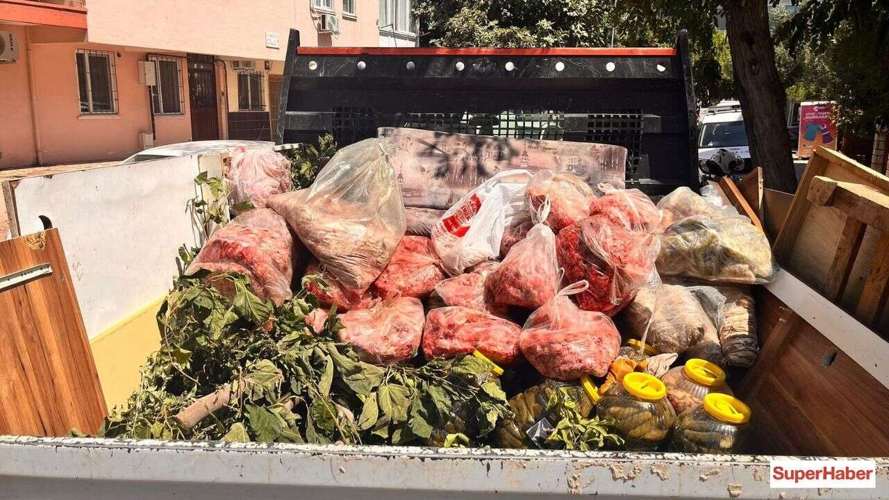 Antalya'da gıda deposunda skandal: Tarihi geçmiş 152 kilo et ele geçirildi!