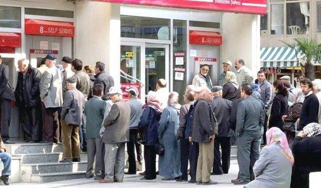 Emekliye çifte ikramiye ve 100 lira ek zam müjdesi!