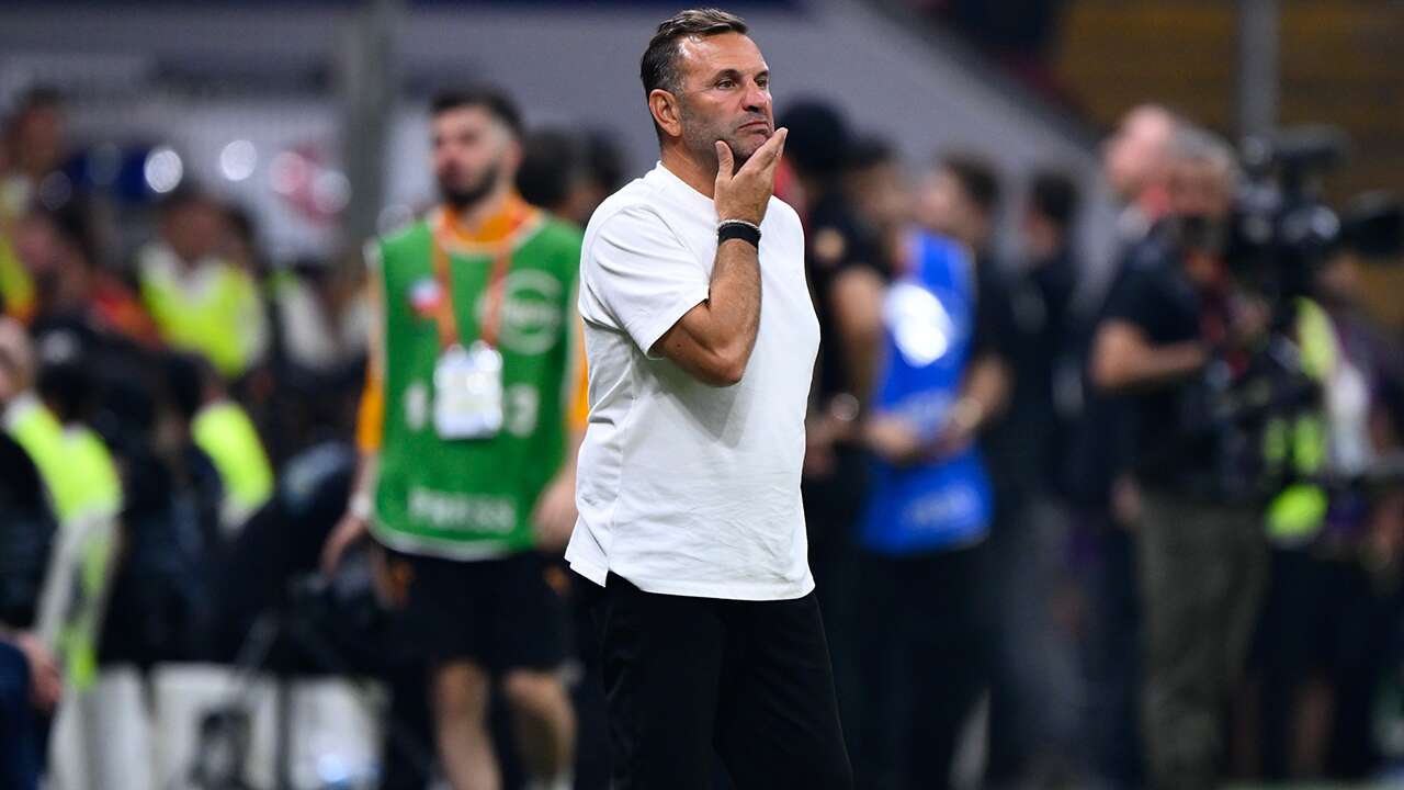 Ahmet Çakar'dan ağır sözler: "Okan Buruk pavyona düşen assolist gibi olacak"