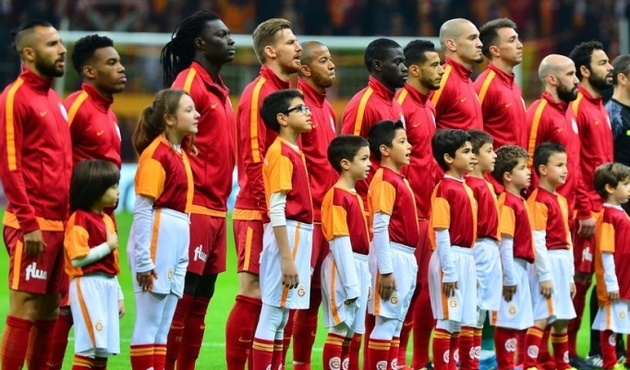 Galatasaray'da deprem! 2 yıldız derbide yok!