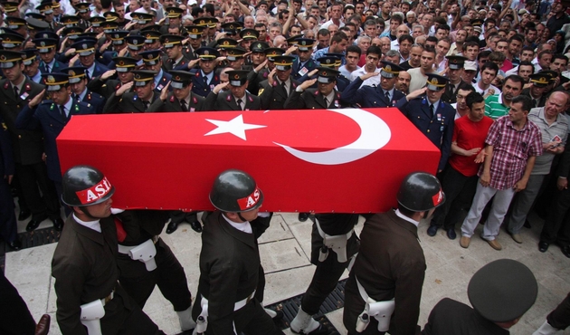 Kayalıktan düşen asker şehit oldu...