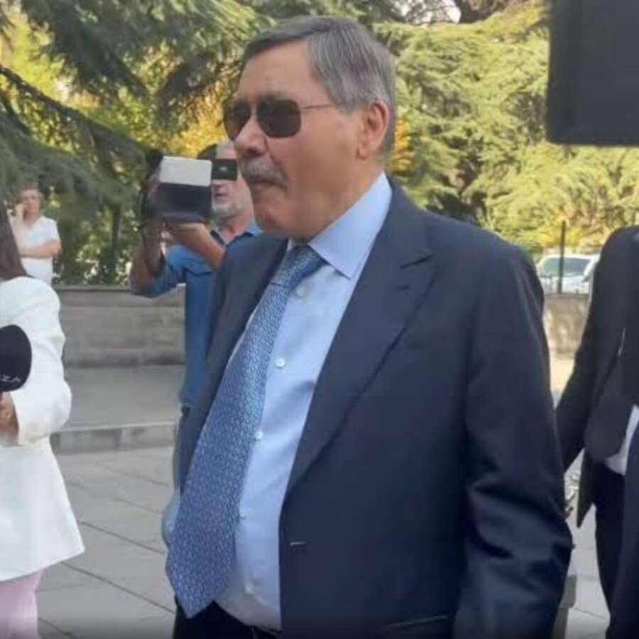 İfade vermeye giderken ağzındaki sakız dikkat çekmişti! Melih Gökçek o görüntü sonrası konuştu: İkaz ediyorum!