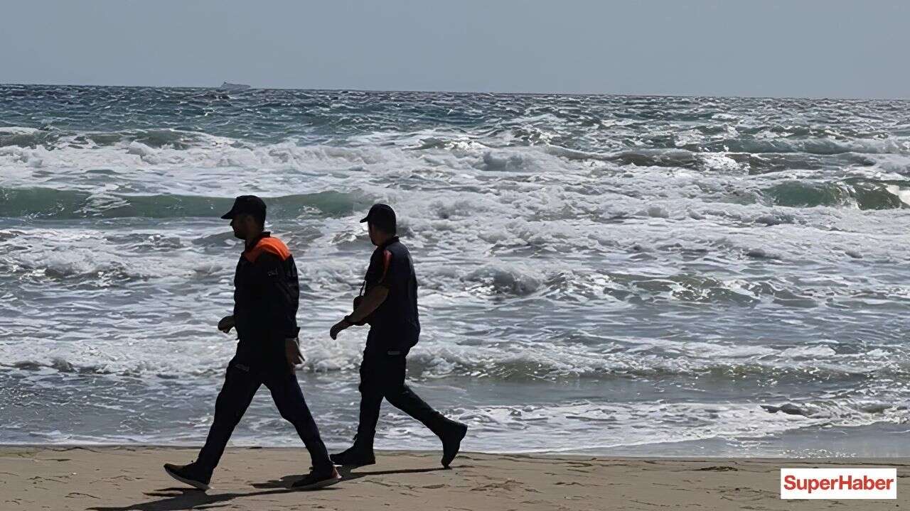 Karadeniz'de dalga boyu alarmı büyüyor: Sarıyer, Beykoz ve Saray'da denize girmek yasaklandı!