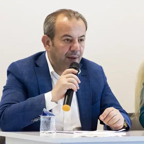 Tanju Özcan bayıldı, duruşma ertelendi!