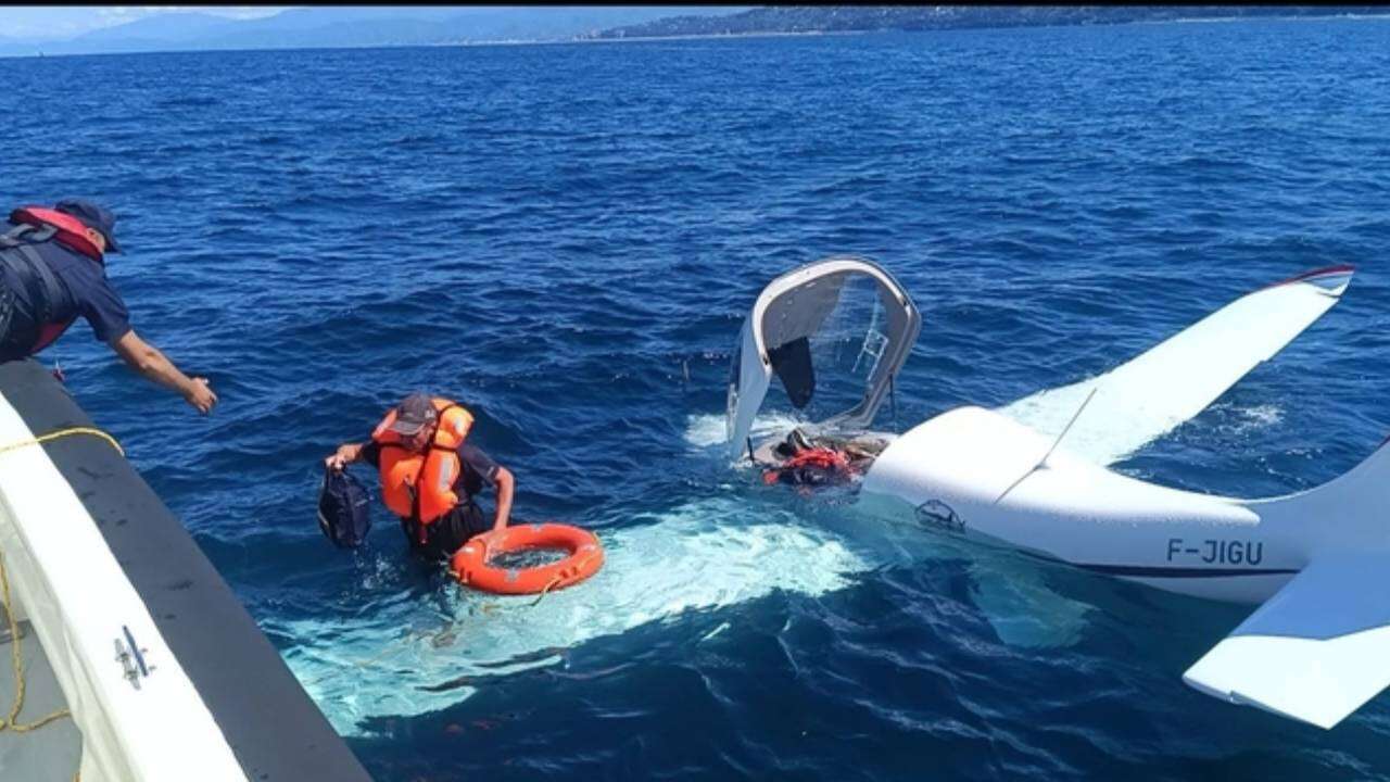 Nefes kesen operasyon: Karadeniz’de denize düşen uçaktaki 2 kişi böyle kurtarıldı!