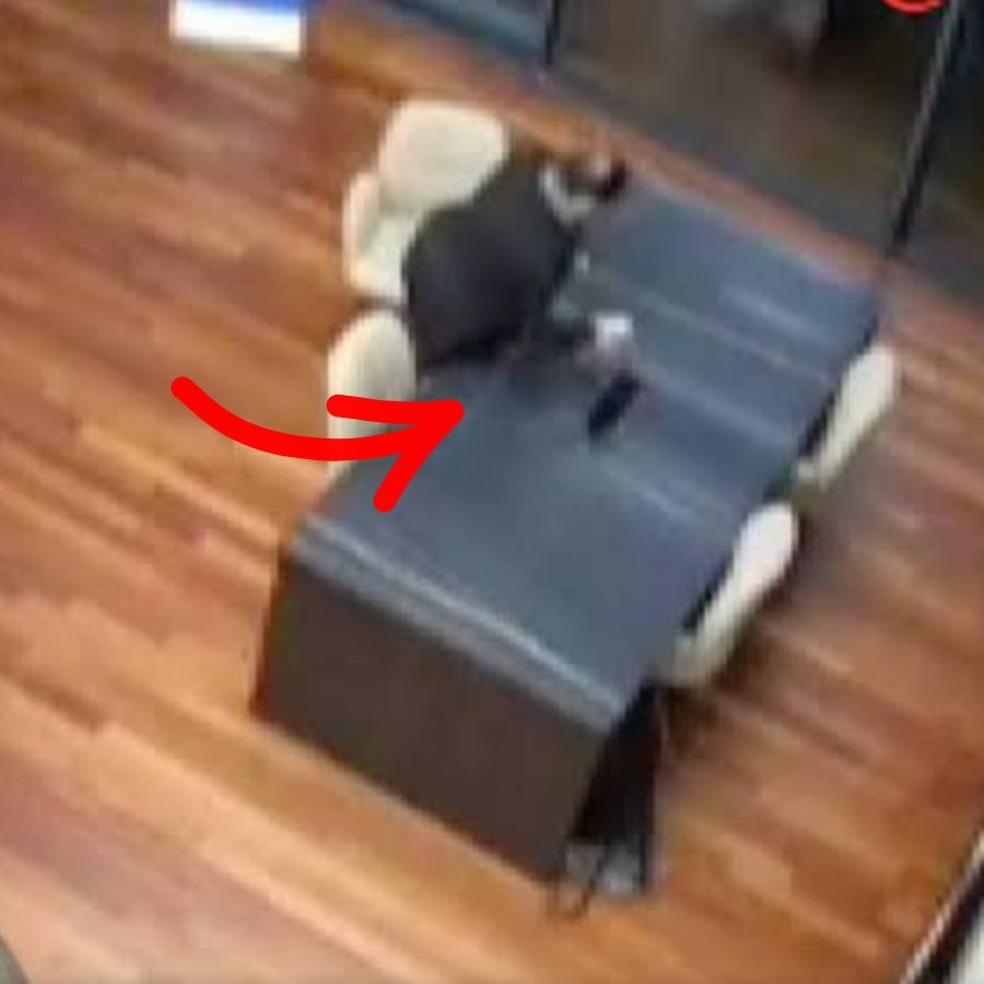 "Ünlü tiyatrocu Okan Karacan bilgisayar çaldı" iddiası: O anlar güvenlik kamerasında!