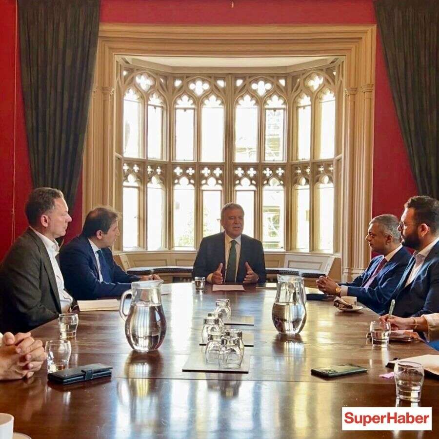 Abdullah Gül, İngiltere'de Küresel Düzenler Programı'na katıldı: Etkisinin yıllar içinde artmaya devam ettiğini görmekten mutluyum