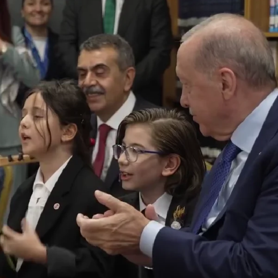 Öğrenciler ve öğretmenlerle buluştu: Erdoğan'dan küçük yeteneğe alkış!