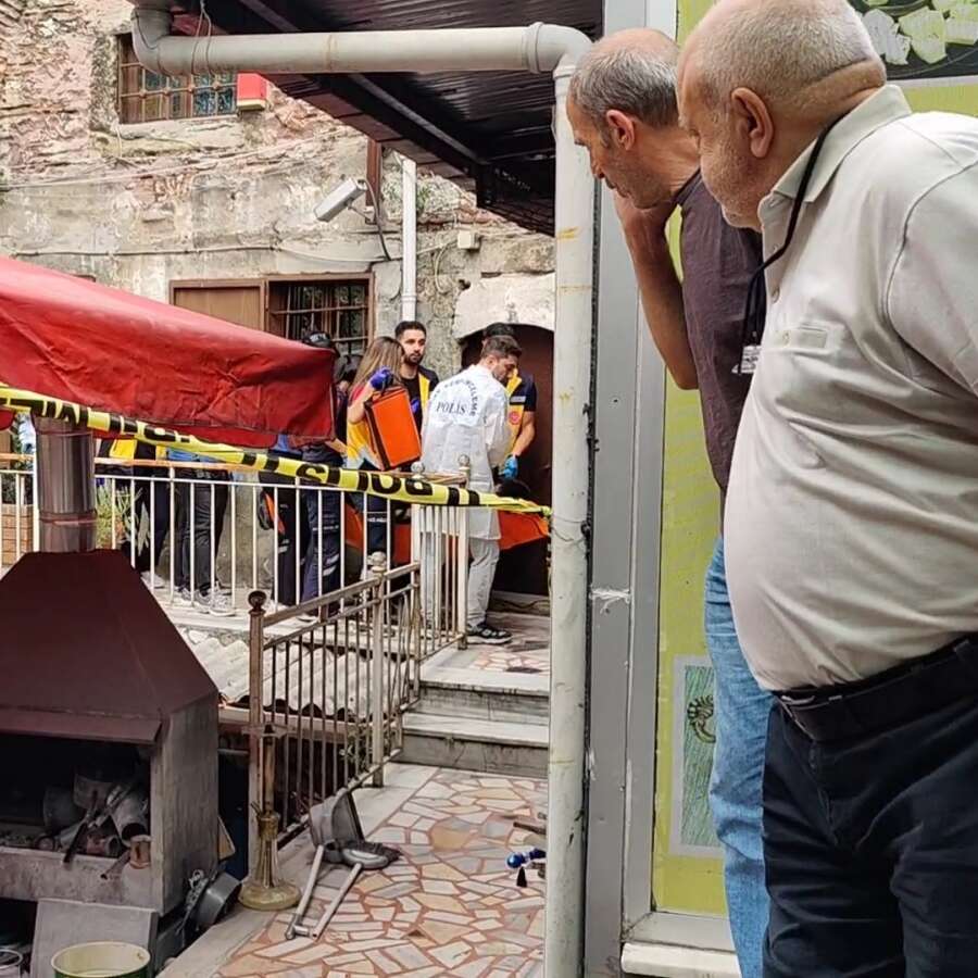 İstanbul’un göbeğinde döviz bürosu baskını: 2 kişi hayatını kaybetti, şüpheli kıskıvrak yakalandı!