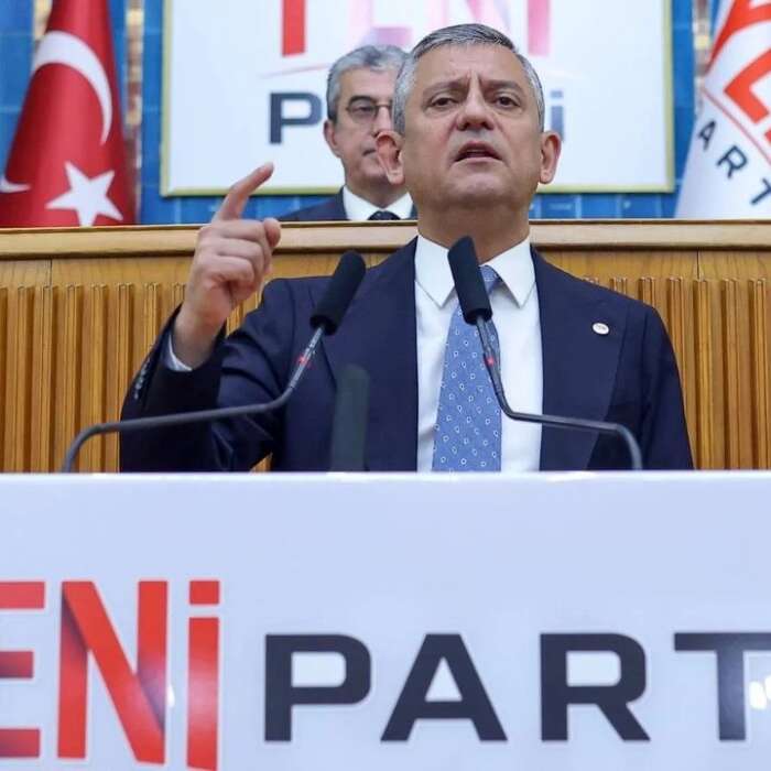 Faruk Acar'dan AK Parti'ye parmak sallayan Özel'e heyecanlanmama tavsiyesi geldi! "Bizi kendinle karıştırma Özgür Efendi"