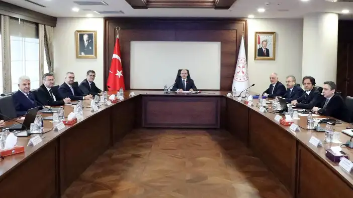 Mehmet Şimşek ve ekibi Borsa'daki yangına çözüm için toplandı, önemli kararlar alındı.
