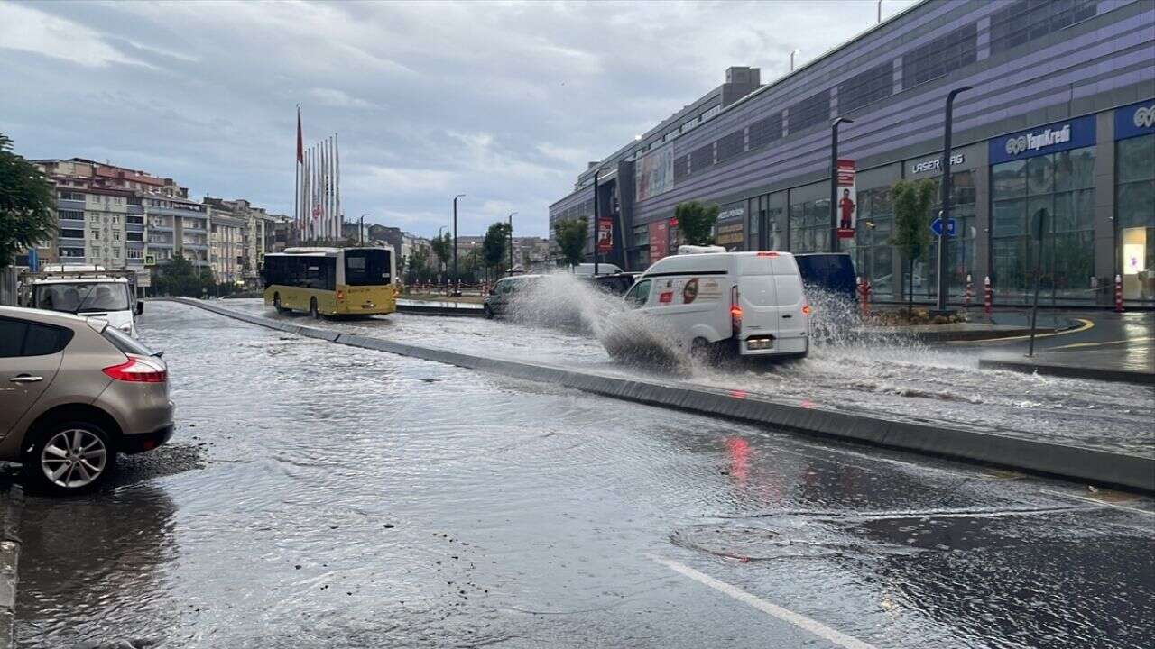 İstanbul'da yaşayanlar dikkat! AKOM tarih verdi: Kuvvetli sağanak geliyor