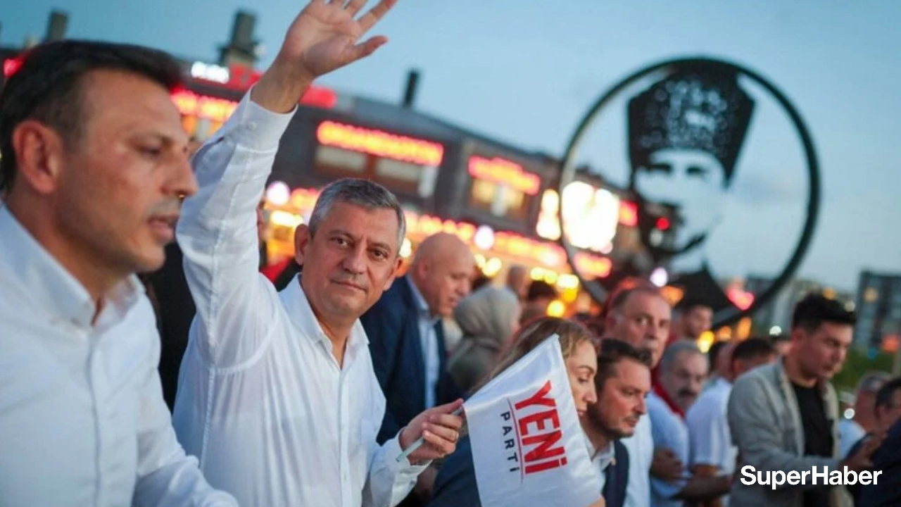 Zülfü Livaneli kızdı, Özgür Özel miting müziğini değiştirdi! Bakın hangi şarkıyı çaldılar