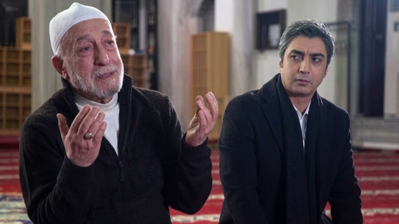 Kurtlar Vadisi'nin Ömer Baba'sından yıllar sonra gelen itiraf! Setin perde arkasını anlattı: Osman Sınav diziyi neden "bilabedel" bıraktı? "Belinde silah gördüm"