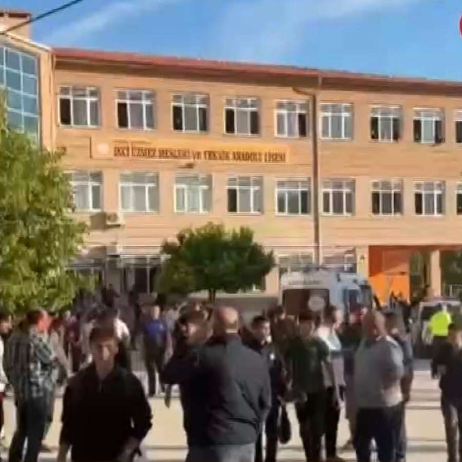 SON DAKİKA... Manisa Turgutlu'da okula silahlı saldırı: Pompalı tüfekle dehşet saçtı! 8 öğrenci yaralandı