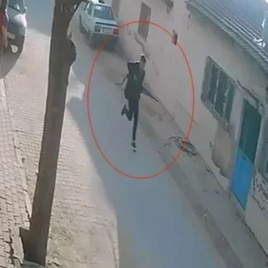 Manisa Turgutlu'daki lise saldırganının kaçış anı kamerada! Alçak kıskıvrak yakalandı...