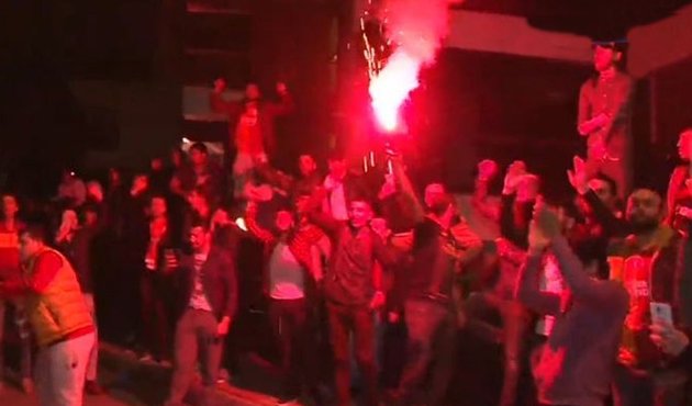 Galatasaray'da Tudor isyanı! Taraftar Florya'yı "Fatih Terim" sloganları ile inletti...