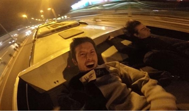 Metrobüsün üstünde seyahat eden gençler serbest bırakıldı