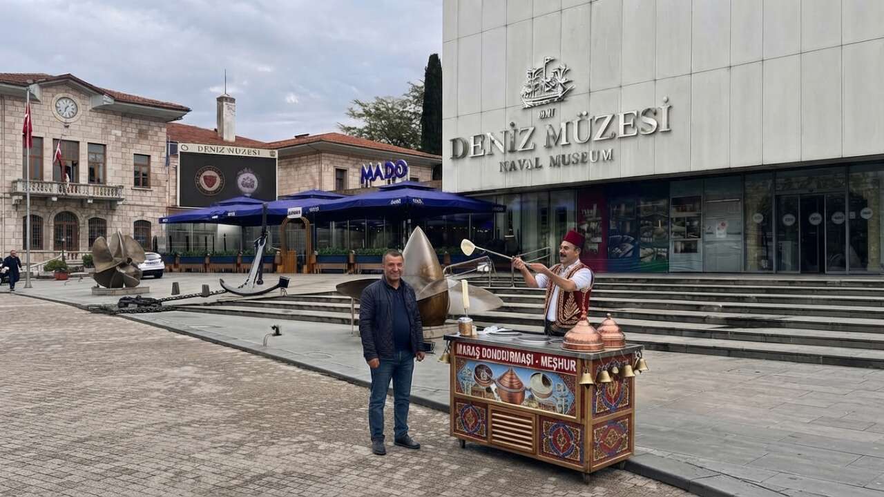 Beşiktaş'ta skandal: Tarihi Deniz Müzesi'nin önüne MADO açılmasına tepki yağıyor! İBB bu rezalete nasıl izin verdi?