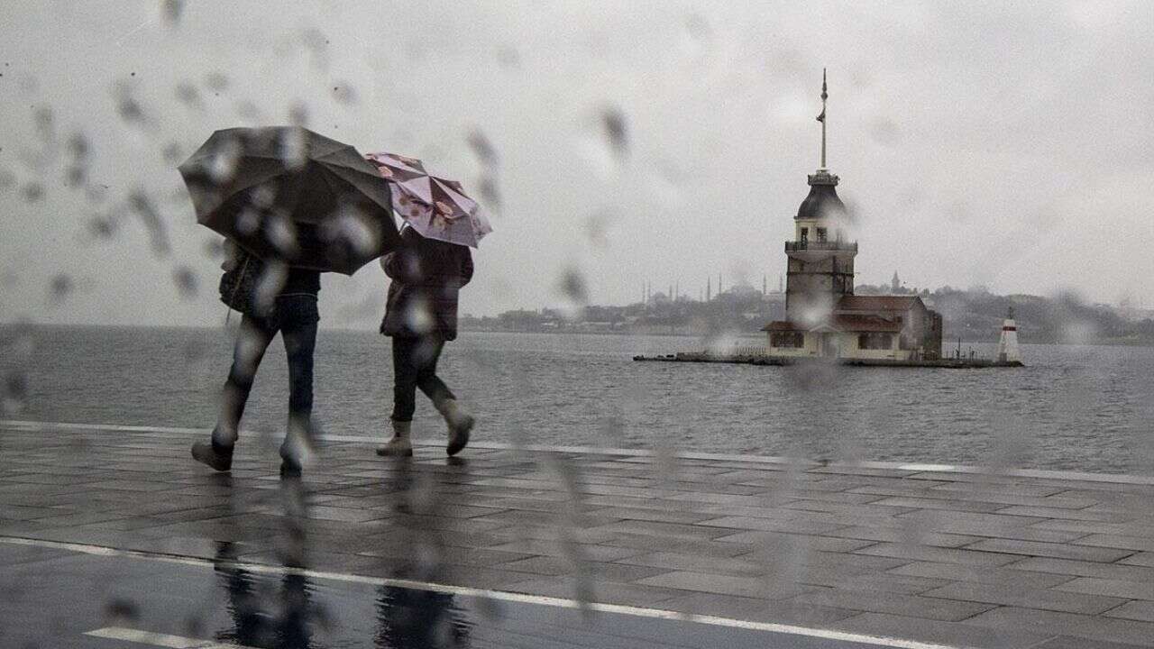 İstanbullular dikkat! AKOM'dan kuvvetli sağanak uyarısı geldi