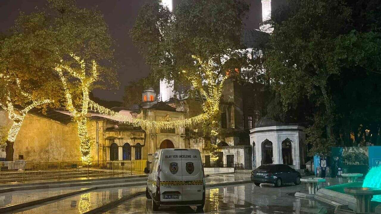 Eyüp Sultan Camii'nde silah sesleri! Cami cemaati saldırganı etkisiz hale getirdi