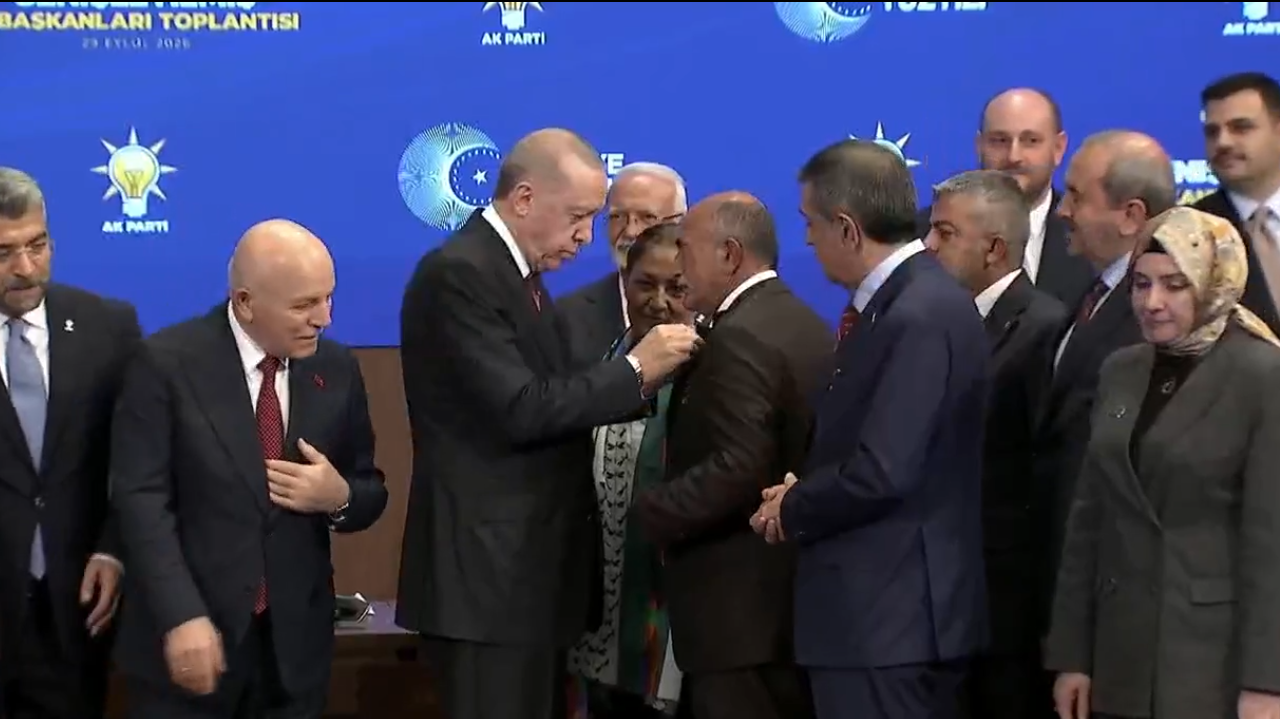 CHP, Yeniden Refah ve İYİ Parti'den 9 belediye başkanı AK Parti'ye geçti