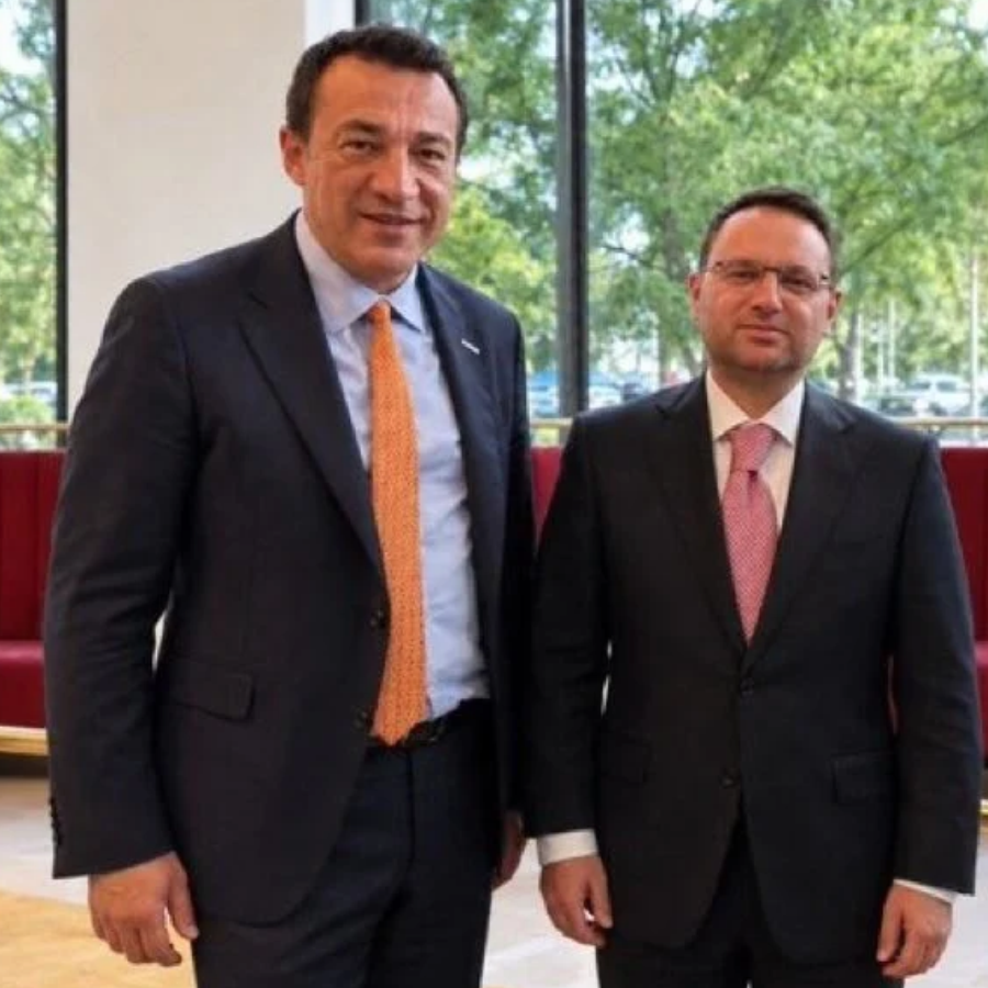 Bakan Akın Gürlek'in bu fotoğrafta yer alan kişi ile ne ilgisi var?