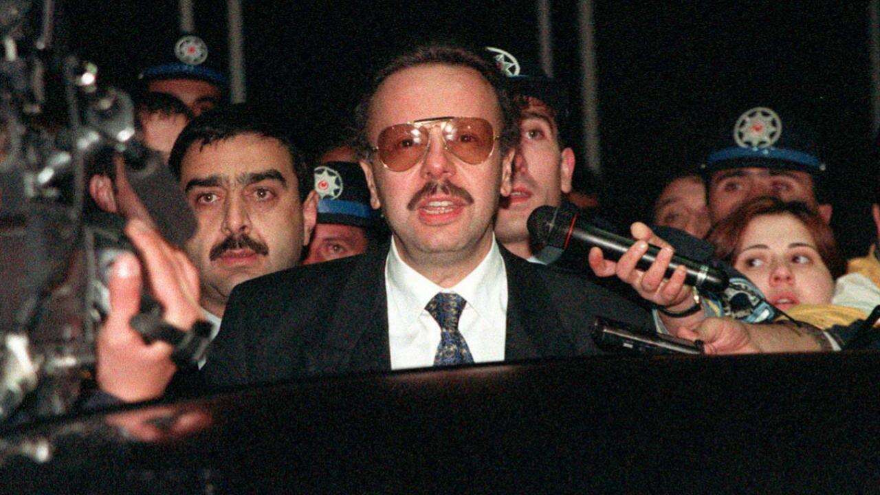Telefona ne oldu? Eski bakanın şüpheli ölümünde çelişkili ifadeler!