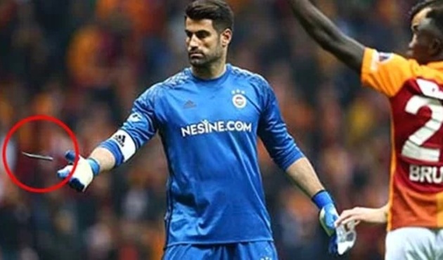 Volkan Demirel'e atılan telefonun cezası belli oldu!