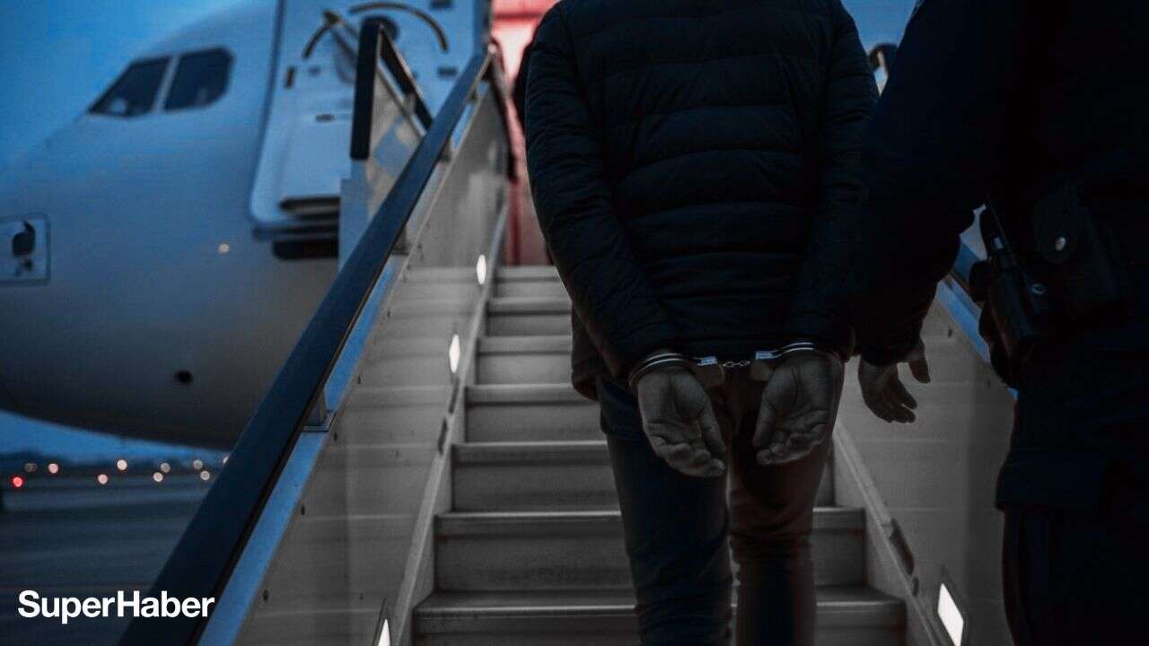 16 ülkeden 89 kişi Türkiye'ye getirildi: Yılın ilk 9 ayında 294 firari yakalandı
