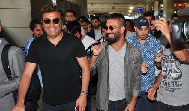 Arda Turan Barcelona'dan resmen ayrılıyor!
