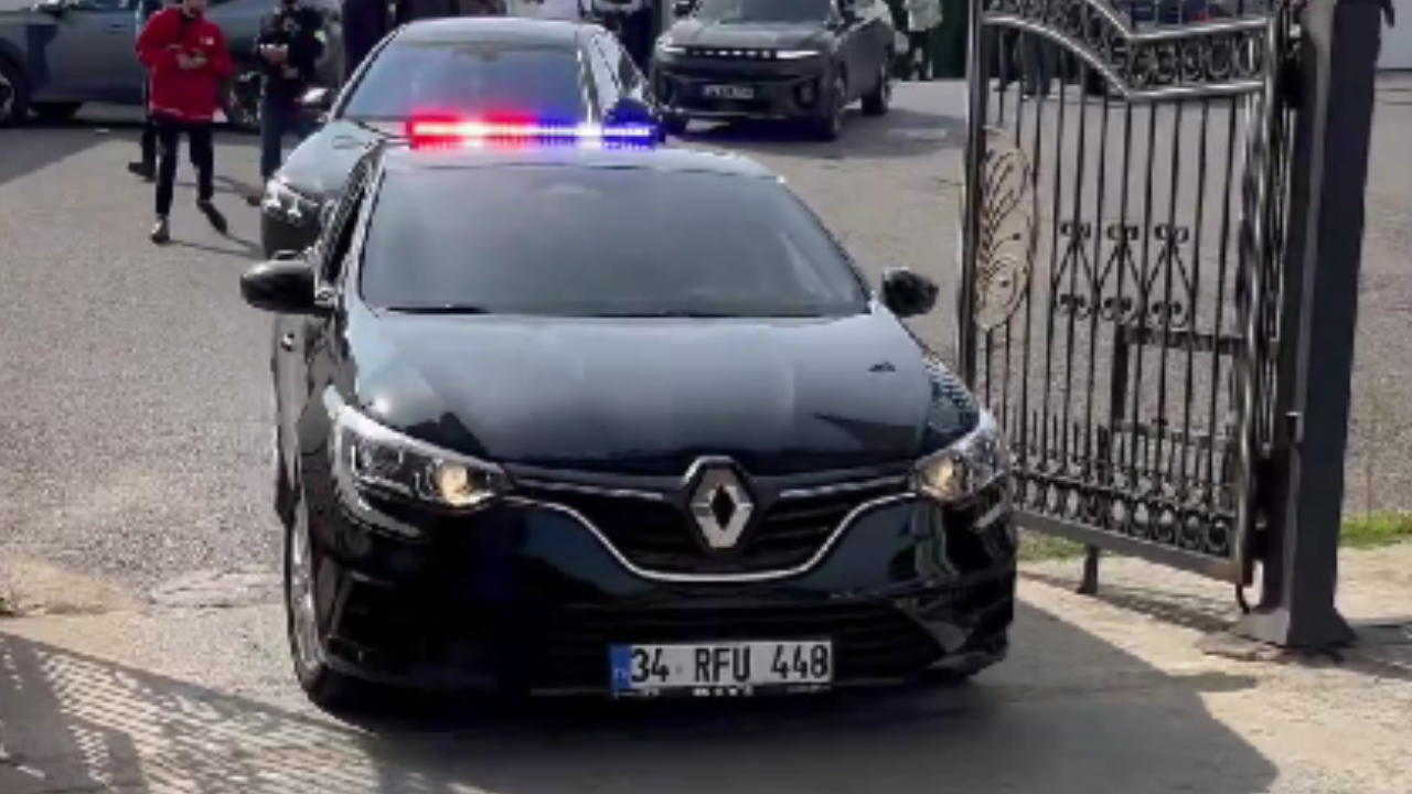 Menzil'in Semerkand grubunun liderinin çıkış anında dikkat çeken ayrıntı!