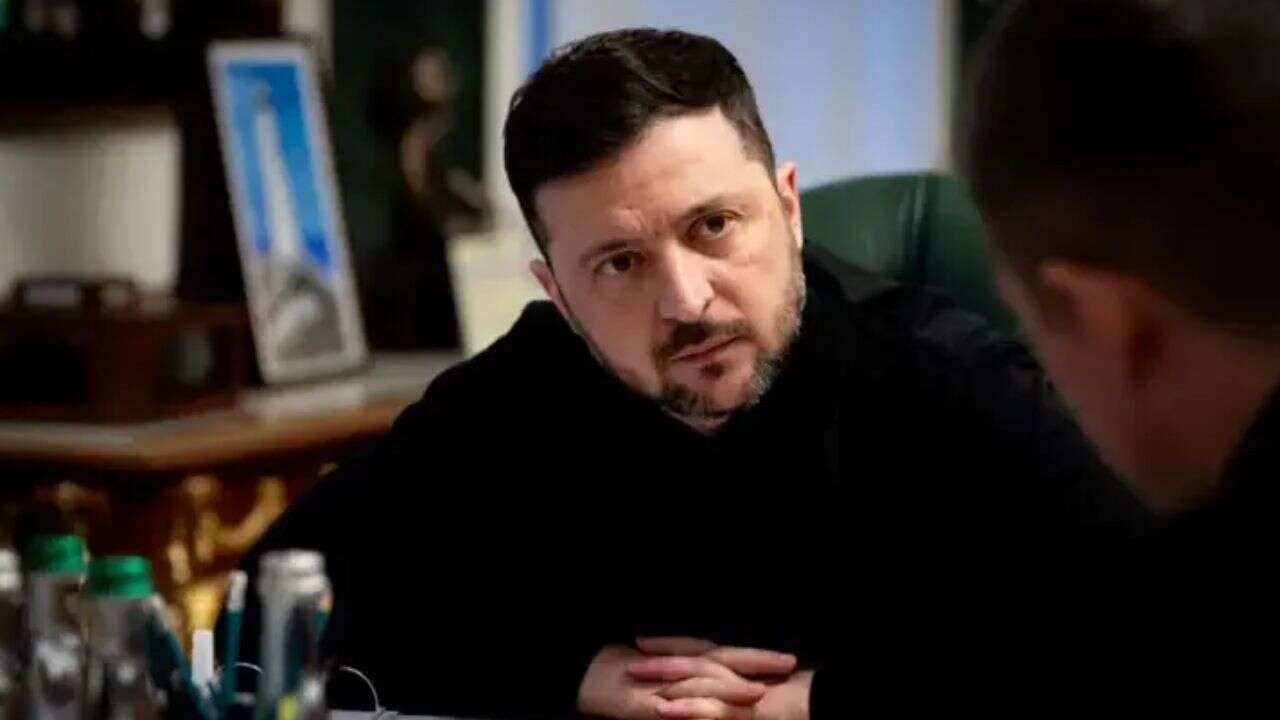 Ukrayna Devlet Başkanı Zelenskiy: Rusya'daki Uhta Petrol Rafinerisi'ne saldırı düzenledik