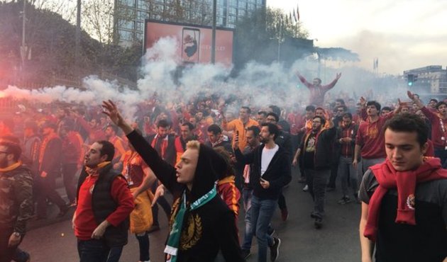 Galatasaray taraftarları Vodafone Park'ta!
