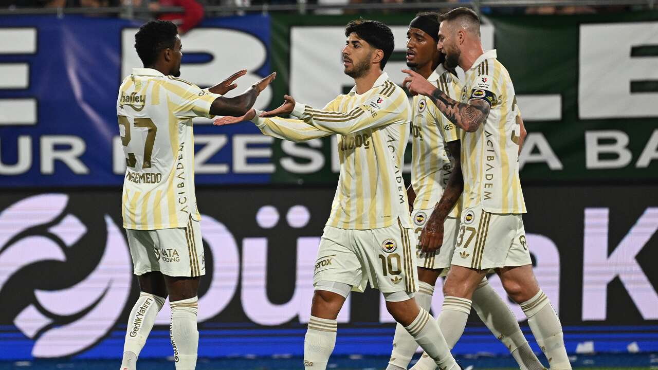 Fenerbahçe, deplasmanda Rizespor'u yendi