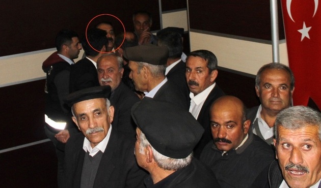 CHP'liler birbirine girdi! Eski başkandan yeni başkana yumruk...