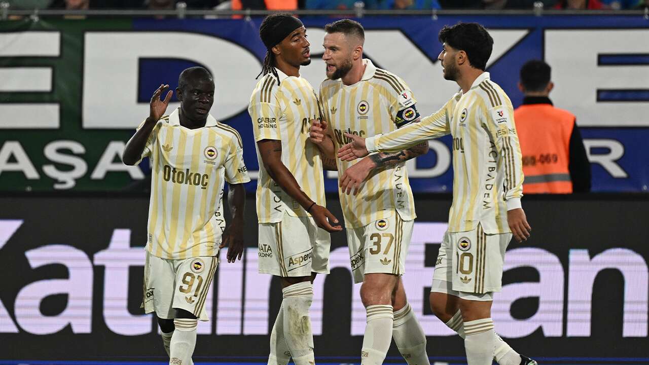 Fenerbahçeli futbolcuyla ilgili ilginç yorum: "Milletvekili dokunulmazlığı var! Dirsek atıyor kart görmüyor"