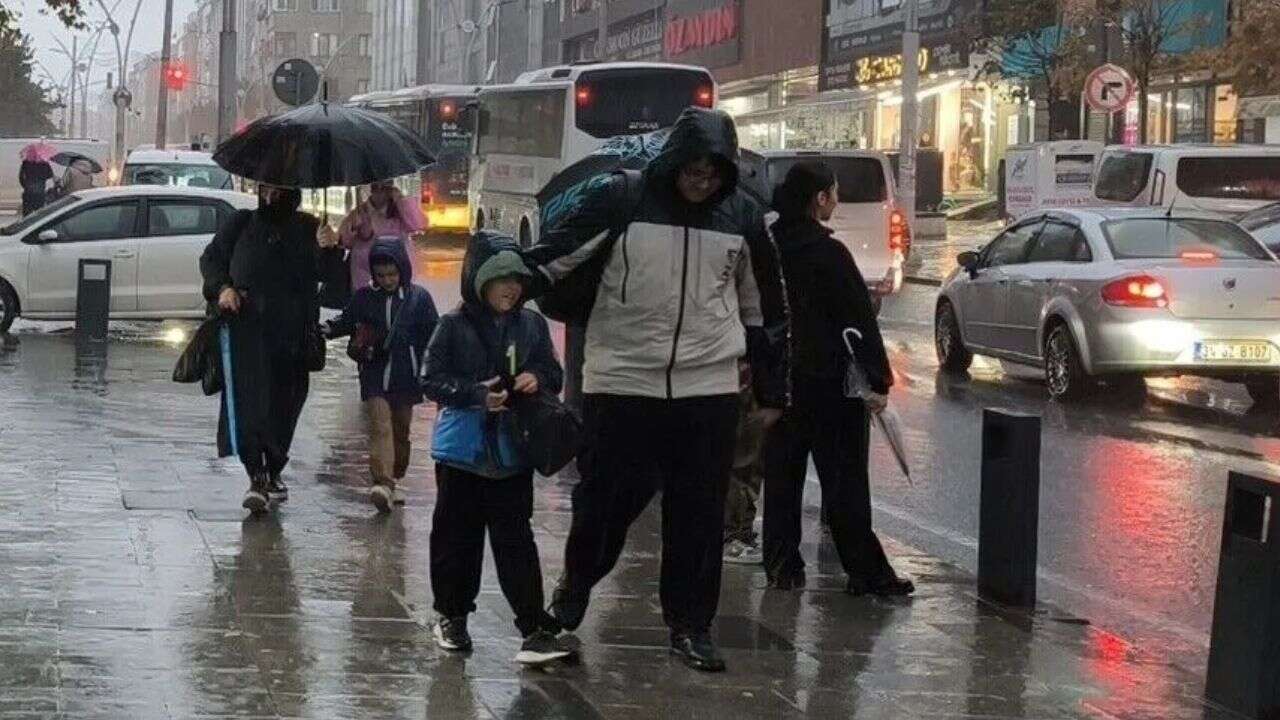 İstanbul Valiliği'nden son dakika kararı! Okullar yarın tatil edildi, motokuryelere yasak geldi
