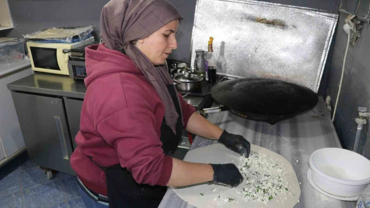 Biri kanser 4 çocuğu için hayat mücadelesi veriyor! "Dul olduğum için ev vermiyorlar"