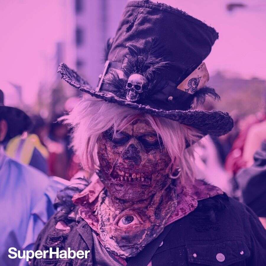 Santiago sokaklarını zombiler bastı! Kalbi olan bakmasın...