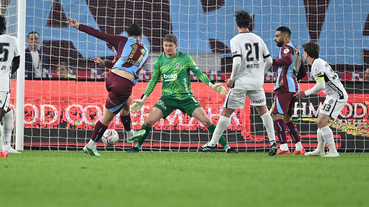 Trabzonspor, sahasında Beşiktaş'ı mağlup etti