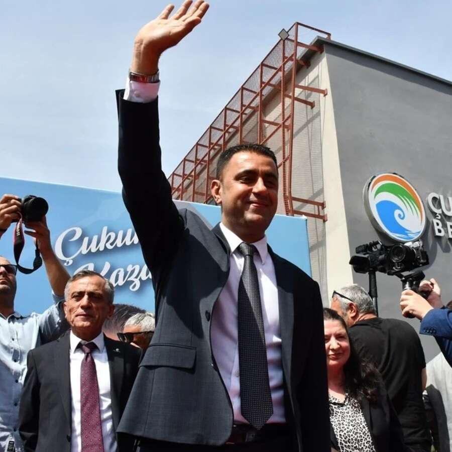 Tutuklanan  belediye başkanı görevden uzaklaştırıldı! "Örgütsel yapı" detayı