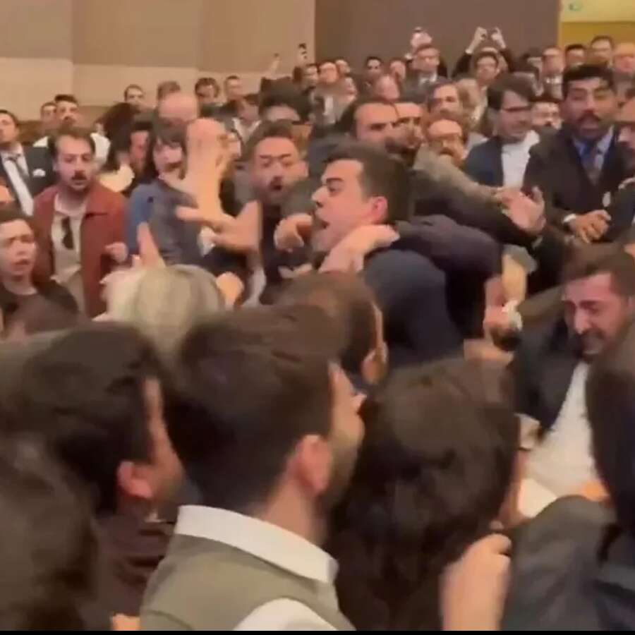 Avukatlar birbirine girdi! İstanbul 1 Nolu Barosu genel kurulu karıştı